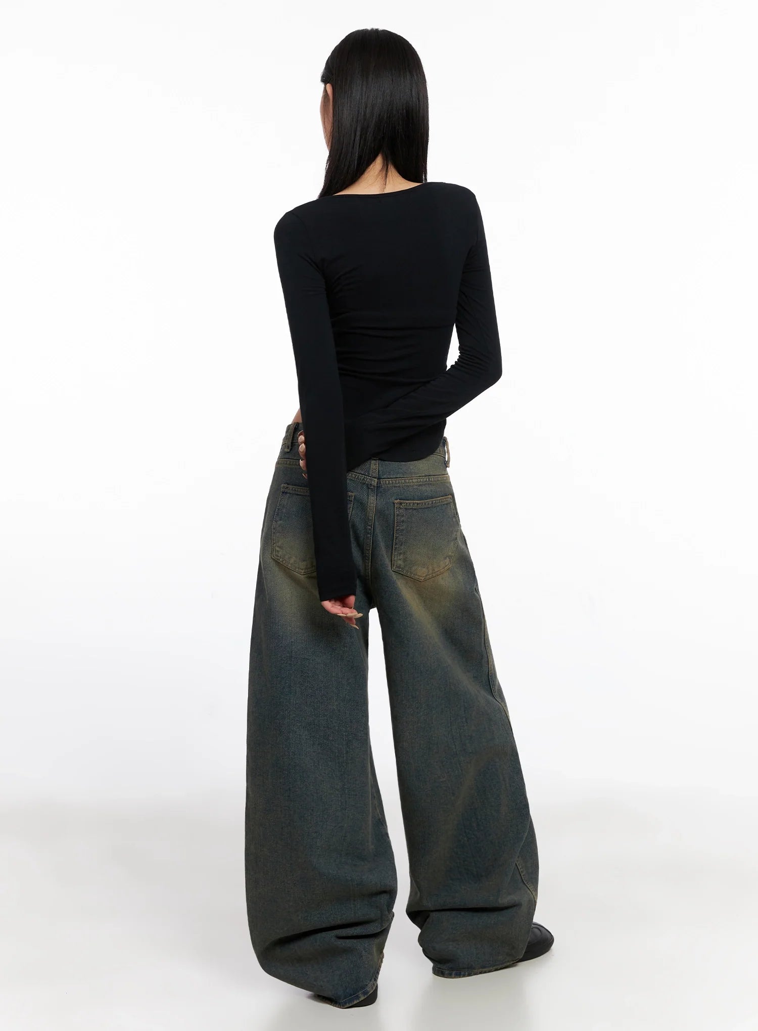 long-sleeve-square-neck-top-is508