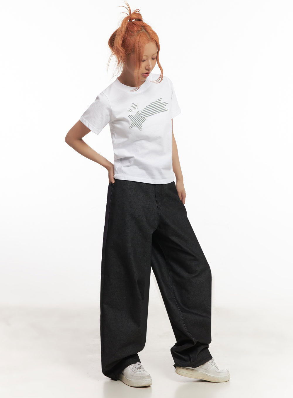 graphic-star-crop-top-ia515