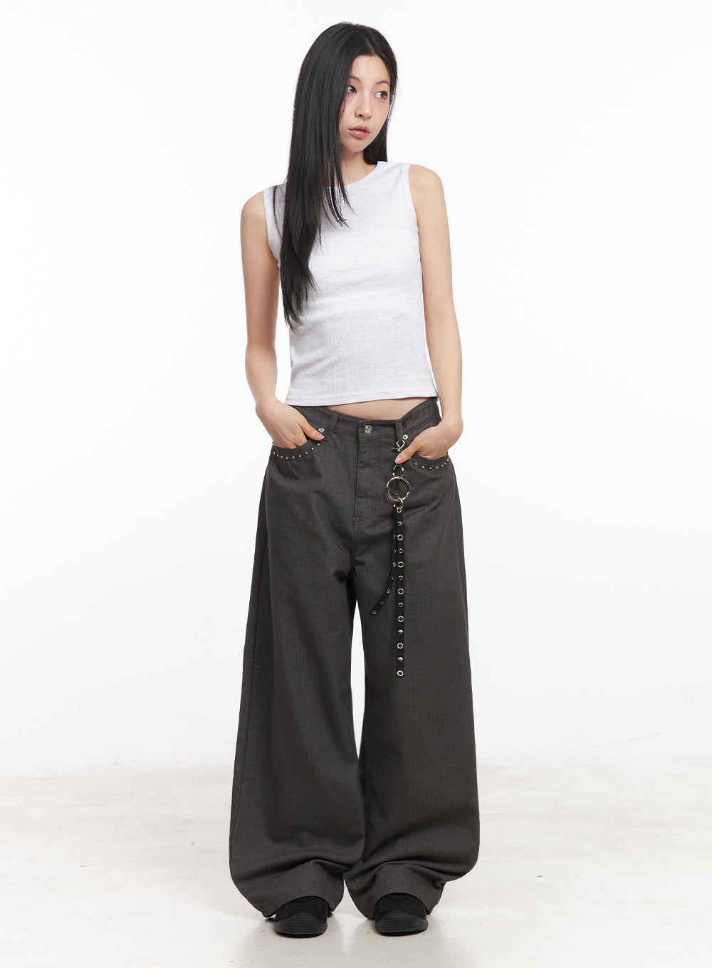 slim-fit-sleeveless-star-graphic-top-iy516