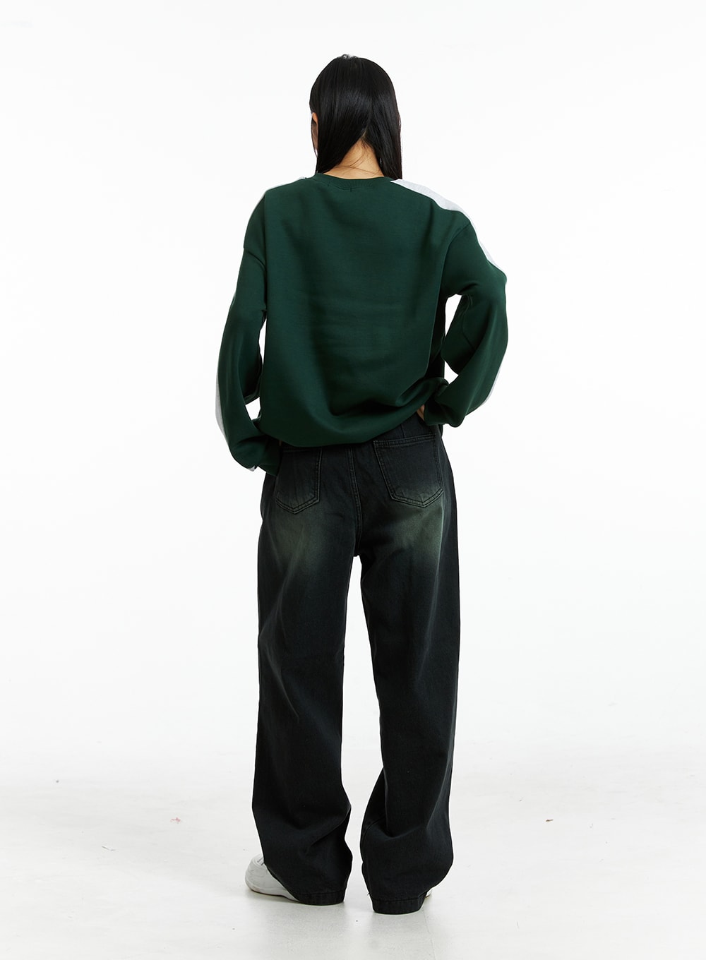 oversized-v-neck-sweatshirt-in322