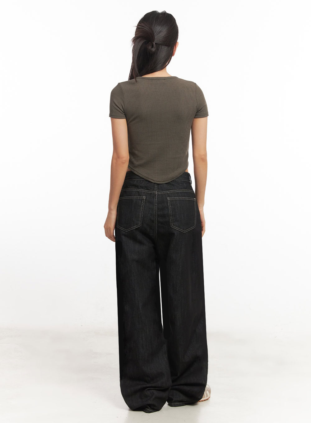 tomboy-graphic-crop-top-ia524