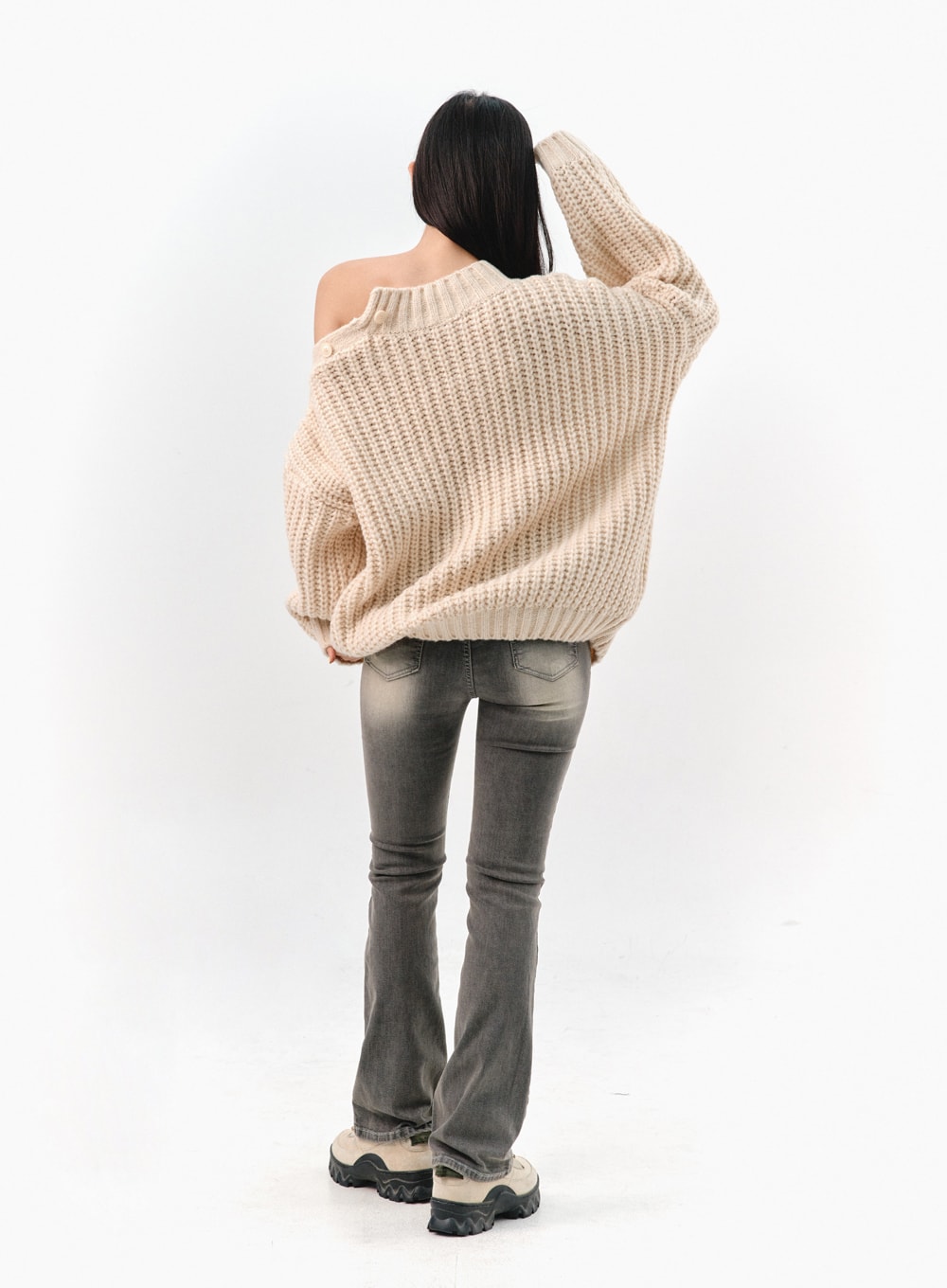 cable-knit-buttoned-sweater-is301