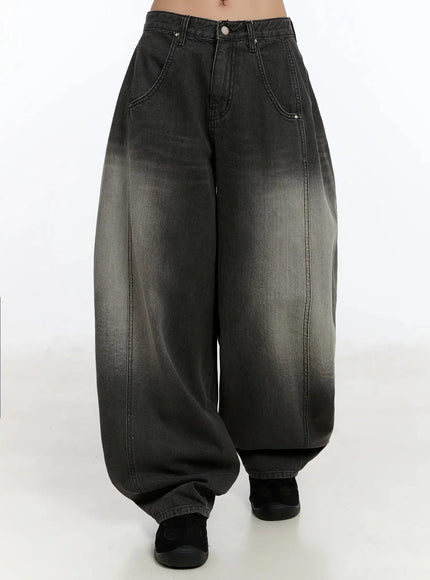 yunho-oversized-wing-print-jeans-if526