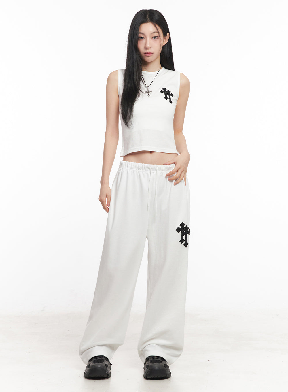 patched-chic-sleeveless-top-iy516