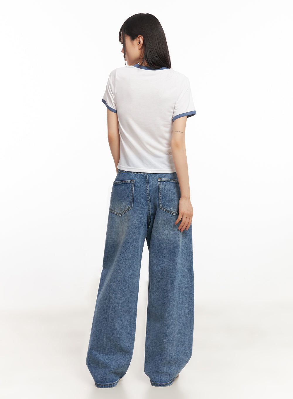 ground-graphic-crop-top-iy502