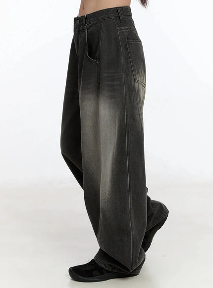 yunho-oversized-wing-print-jeans-if526