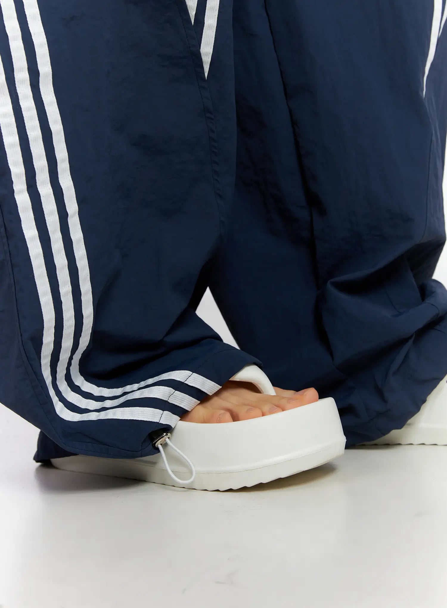 wide-leg-drawstring-track-pants-cl529