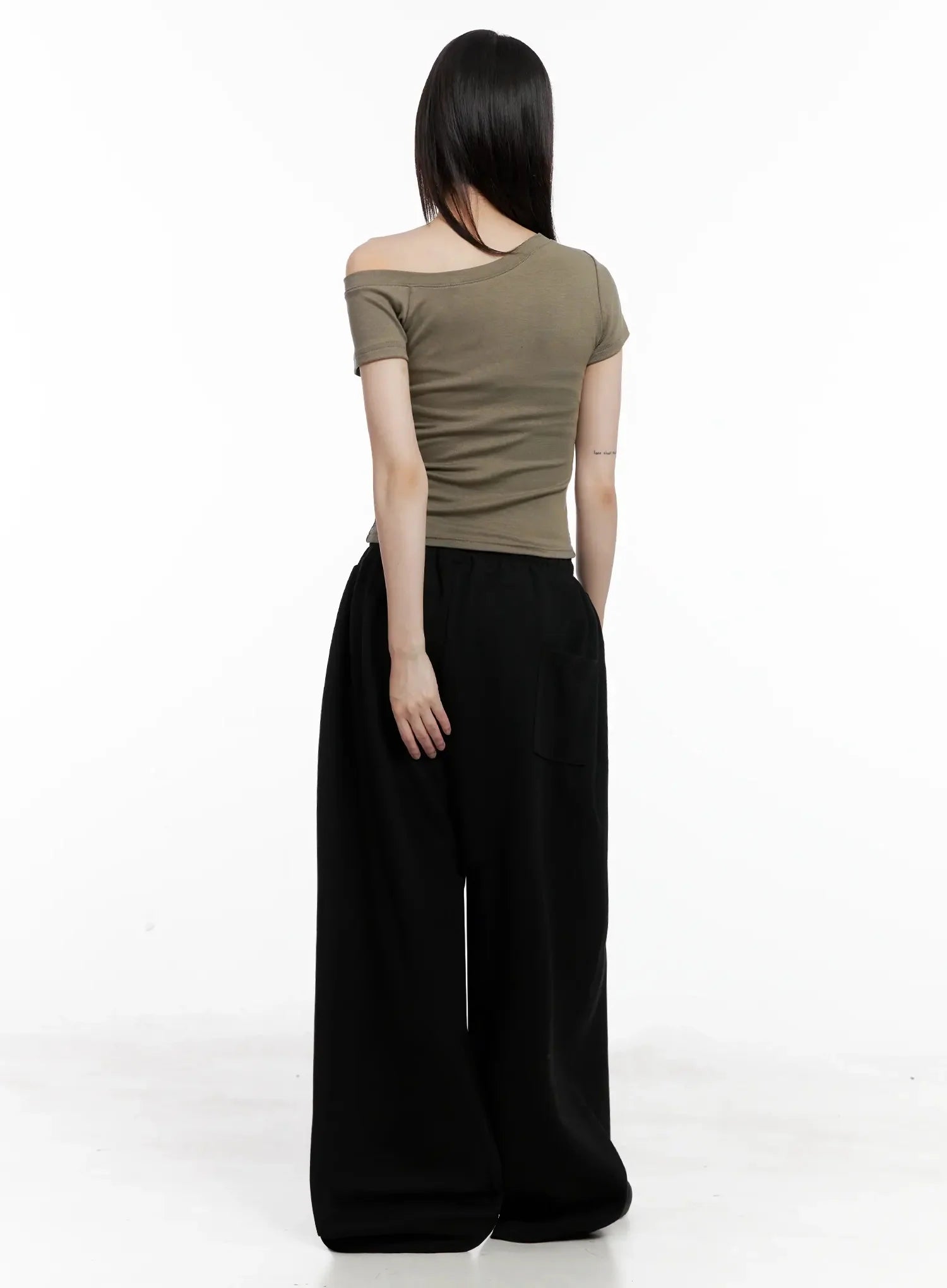 asymmetric-off-shoulder-graphic-top-il528
