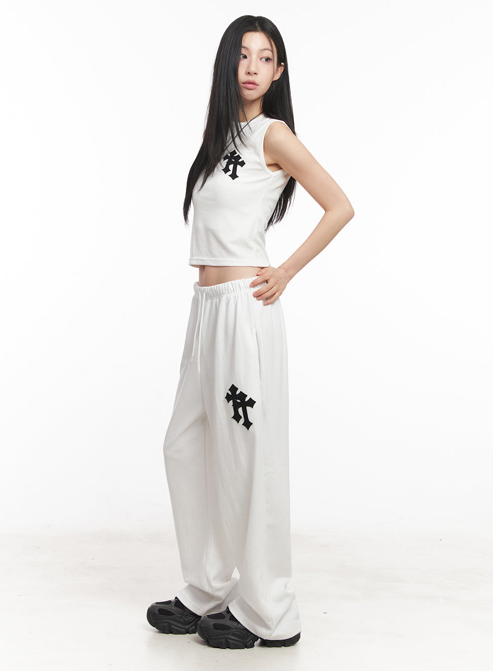 patched-chic-sleeveless-top-iy516