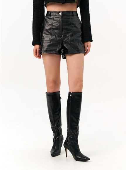 wrinkled-faux-leather-shorts-io317
