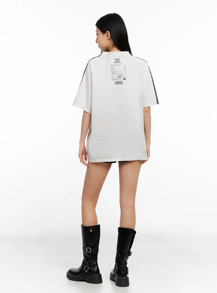 Relaxed-Fit V-Neck Graphic T-Shirt IG508