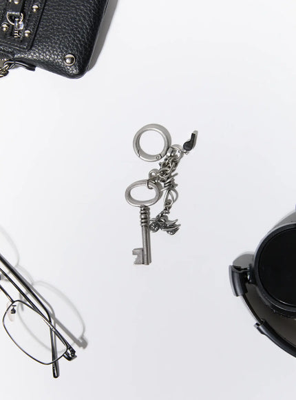 vintage-key-charm-keychain-is516