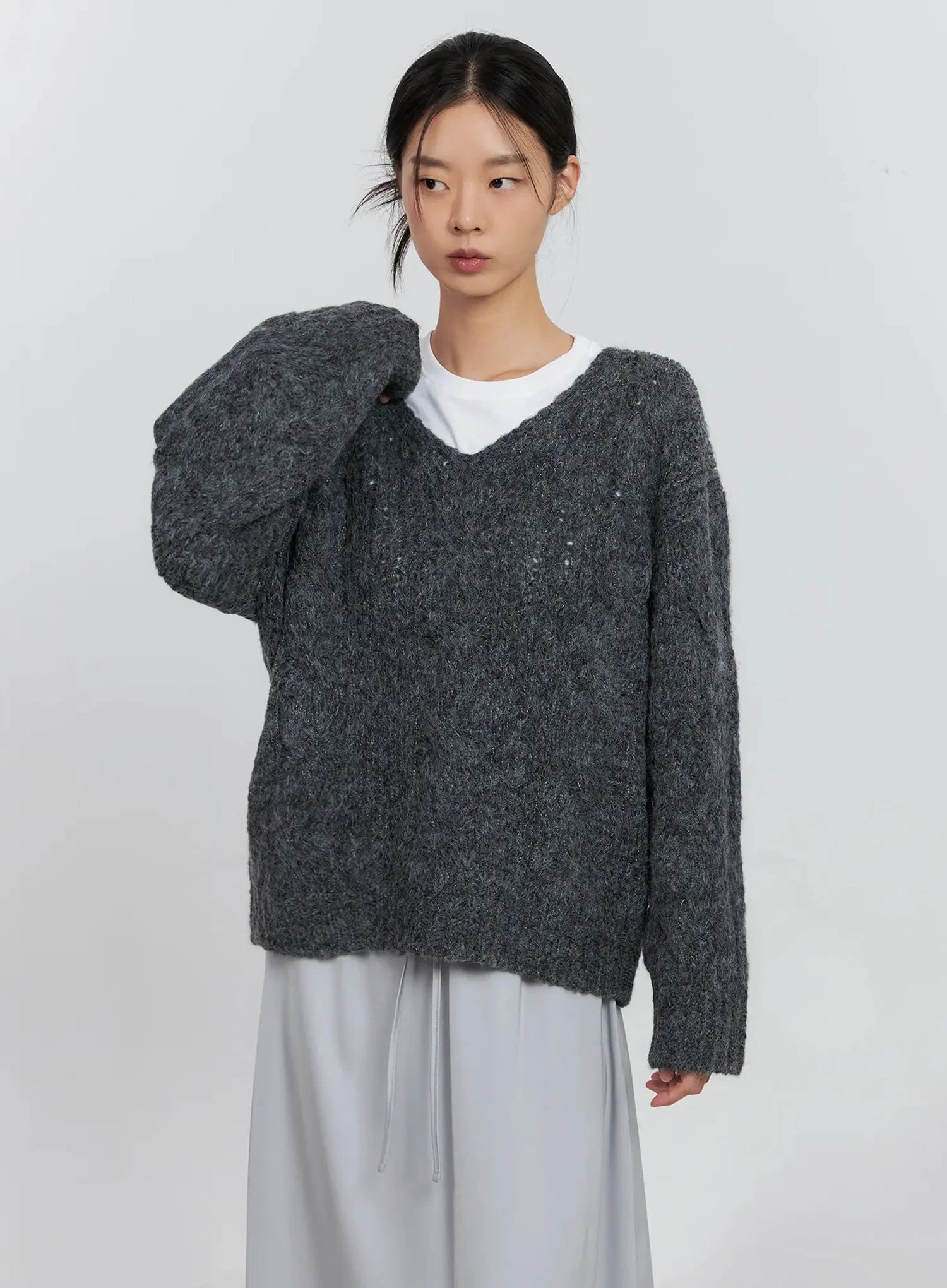 cable-knit-v-neck-sweater-is516