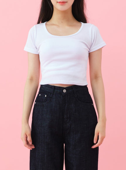Deep Round Neck Basic Crop T-Shirt BU5
