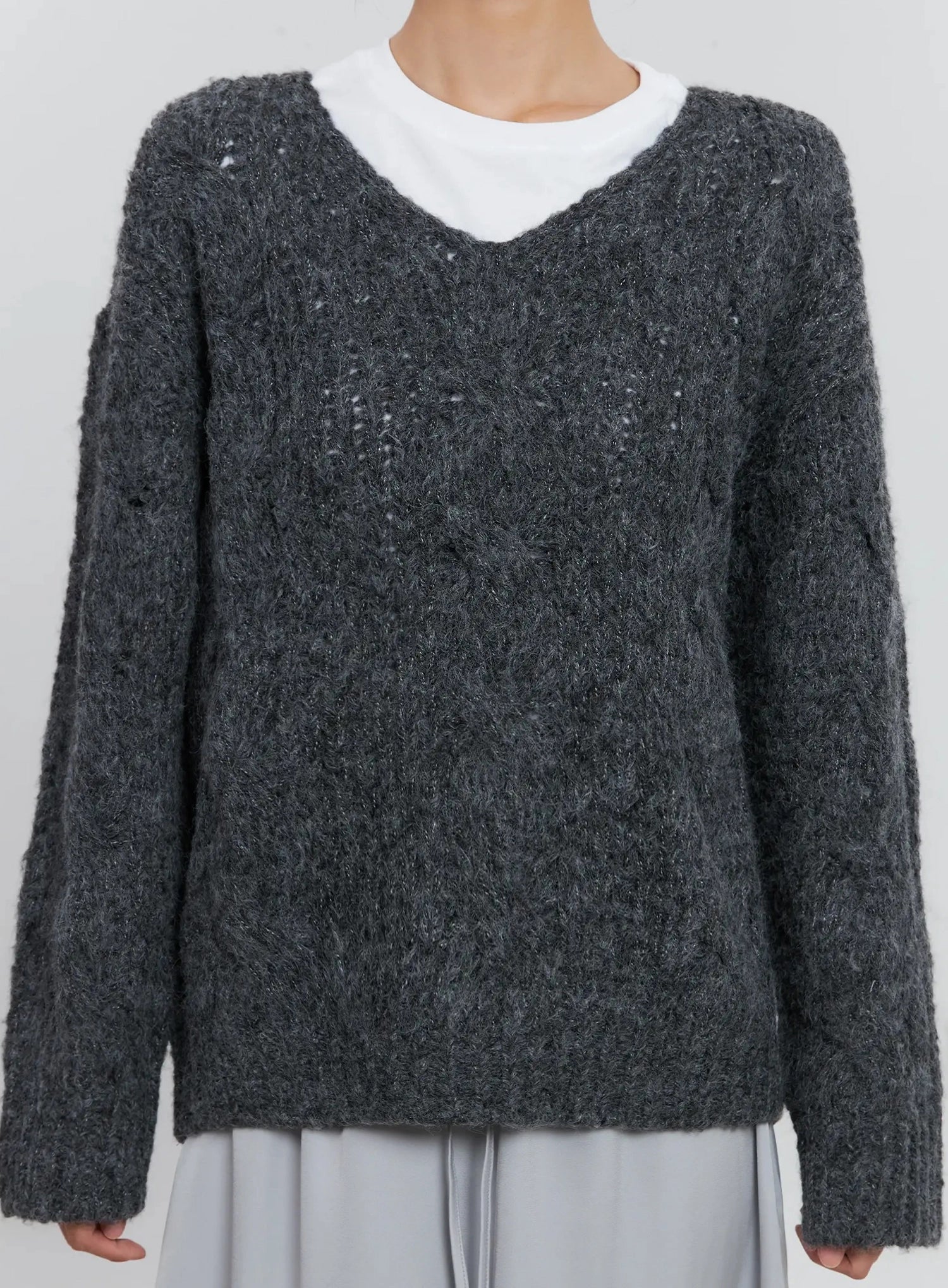 cable-knit-v-neck-sweater-is516