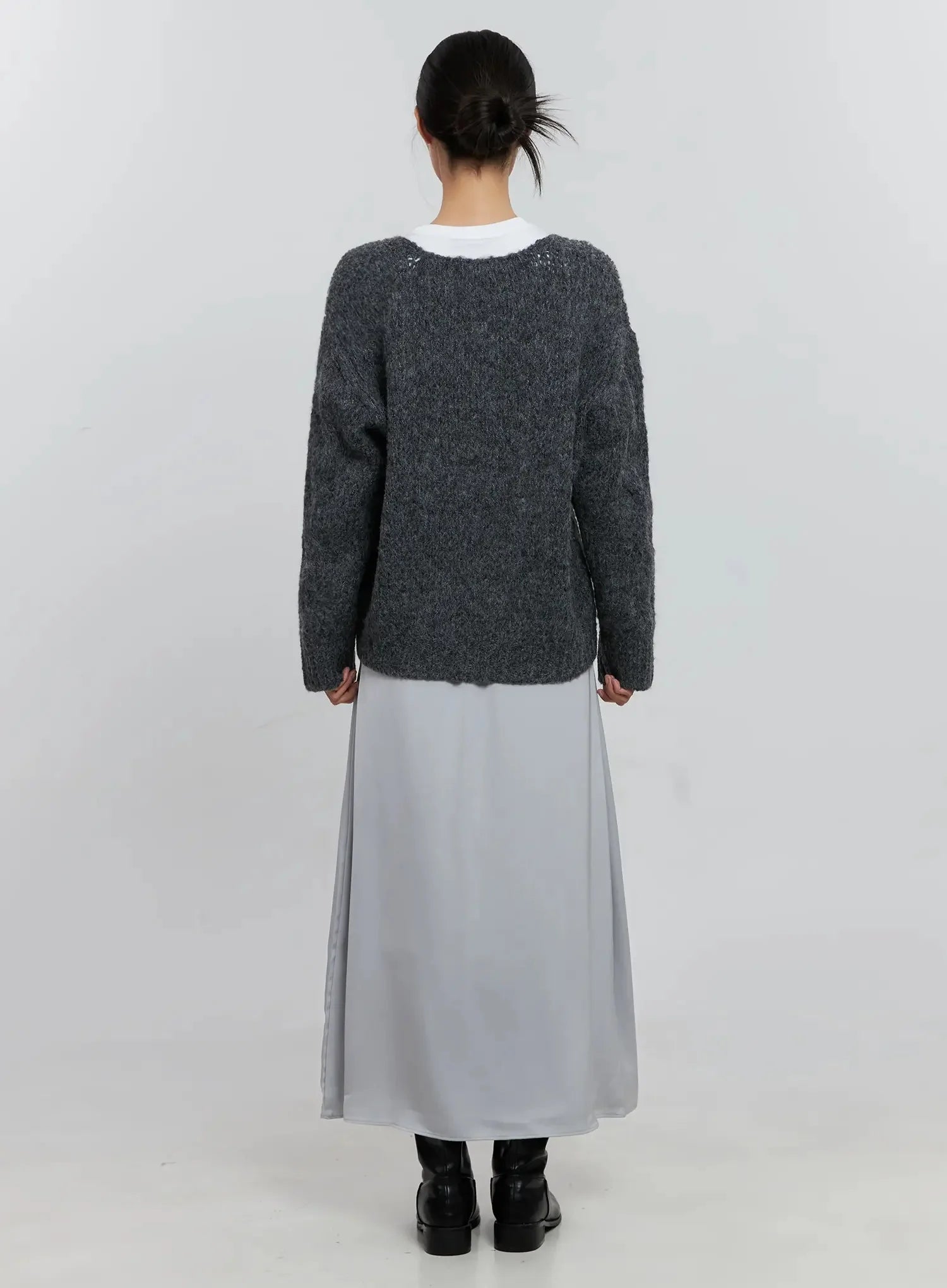 cable-knit-v-neck-sweater-is516