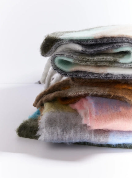 fuzzy-checkered-scarf-in512