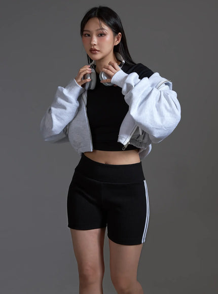 ribbed-track-shorts-with-stripes-black-io517