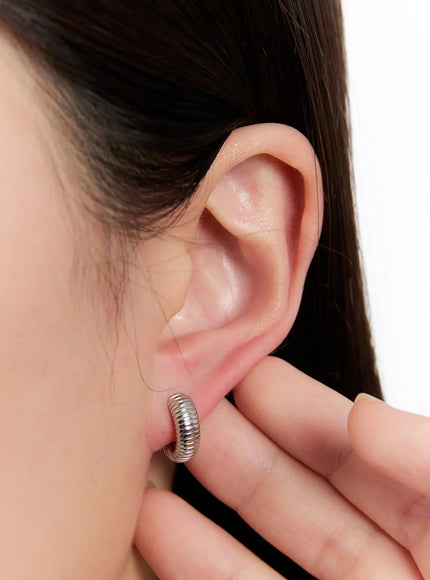 textured-hoop-earrings-in528