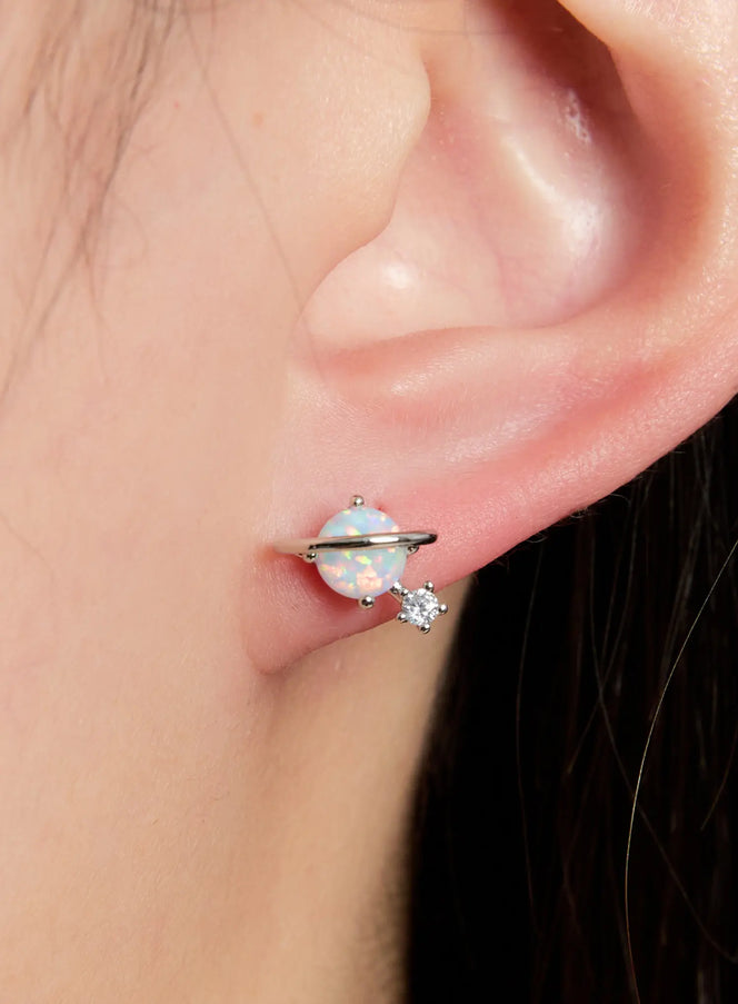 opal-shine-stud-earrings-in528 / Silver