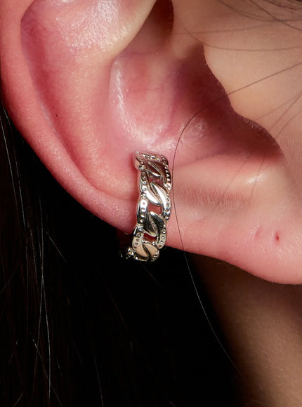 twisted-ear-cuff-in528