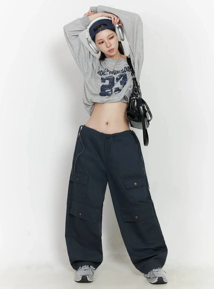 wide-neck-numeral-graphic-sweatshirt-ij528