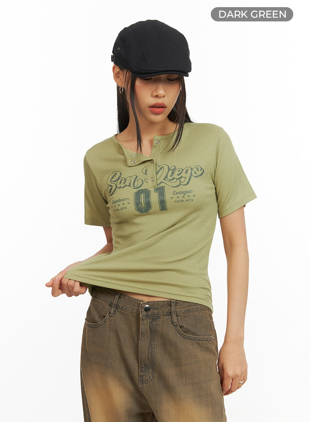 graphic-buttoned-top-iy422