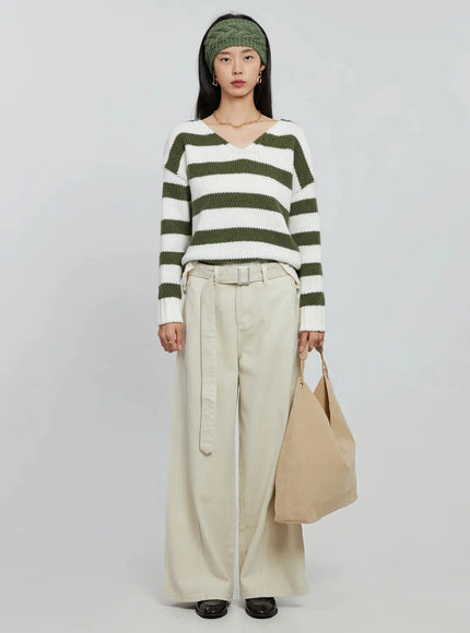 Striped V-neck Sweater IO530