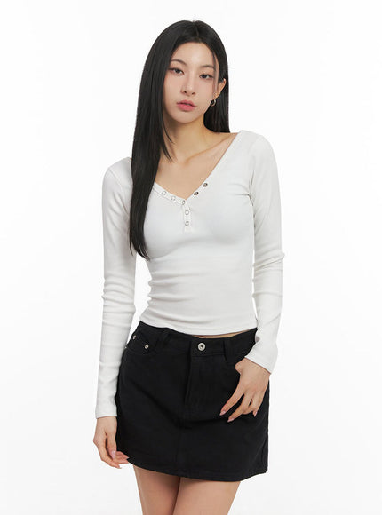 Buttoned Slim-Fit V-Neck Crop Top ID431