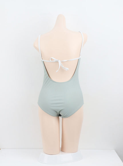 basic-v-neck-swimsuit-iu302