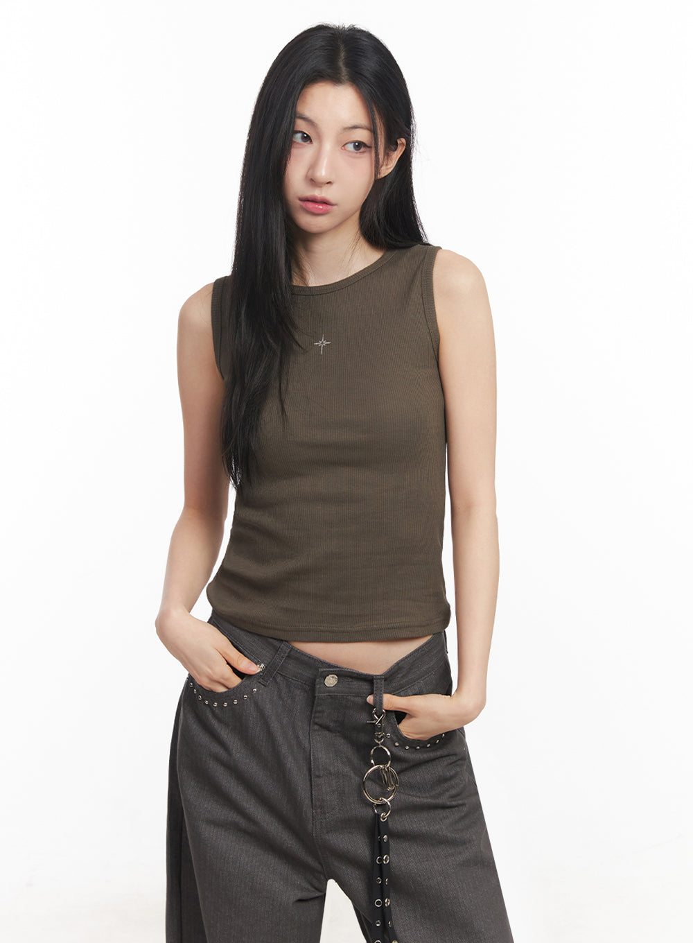 slim-fit-sleeveless-star-graphic-top-iy516 / Dark green