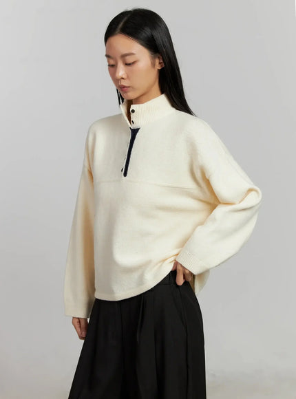 contrast-collar-knit-top-ij505 / Light beige