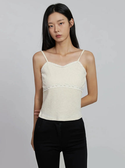 lace-trim-sleeveless-camisole-im520 / Light beige