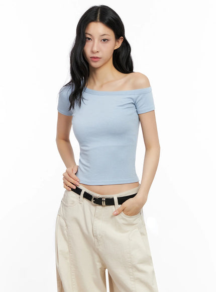 casual-off-shoulder-top-ig508 / Light blue