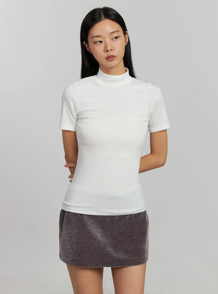 mock-neck-short-sleeve-top-ij502 / White