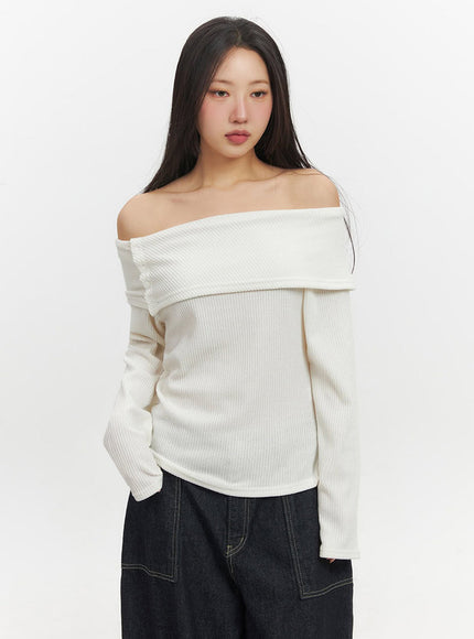 Off-Shoulder Buttoned Long-Sleeve Top IF510