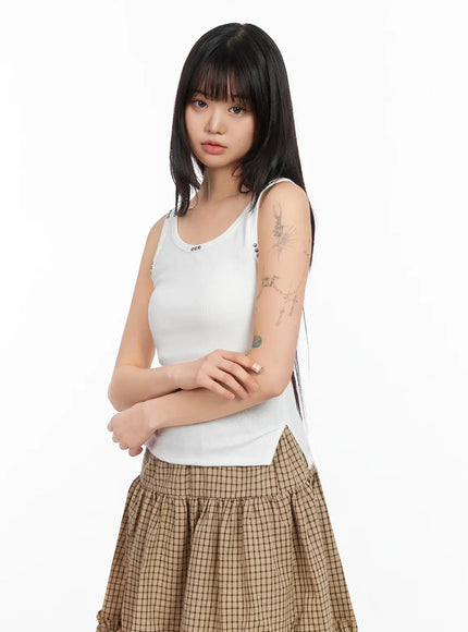 stud-detail-ribbed-tank-ia523 / White