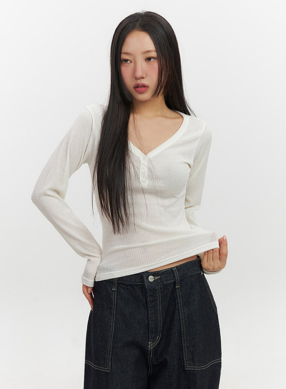 buttoned-v-neck-long-sleeve-top-if510 / White