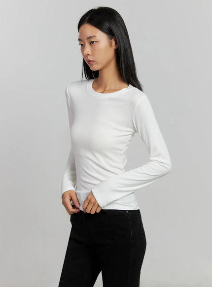 ribbed-knit-long-sleeve-top-ij505 / White