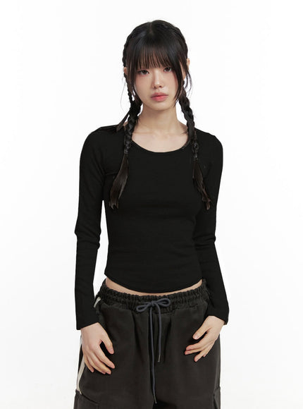 slim-fit-cropped-u-neck-top-in427 / Black