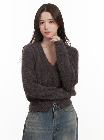 fuzzy-v-neck-buttoned-crop-cardigan-ij510 / Dark brown