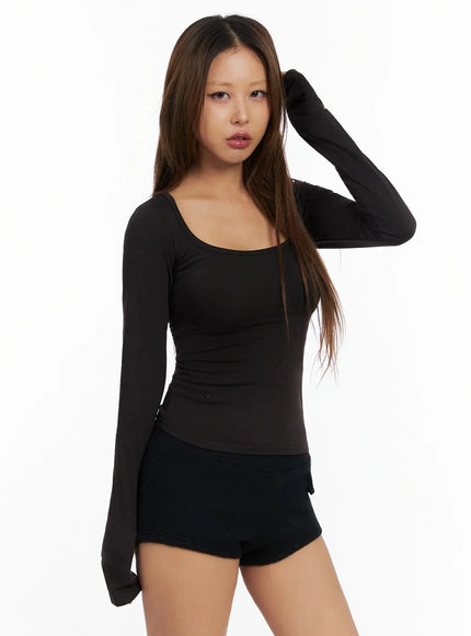 basic-square-neck-long-sleeve-top-in528 / Dark brown