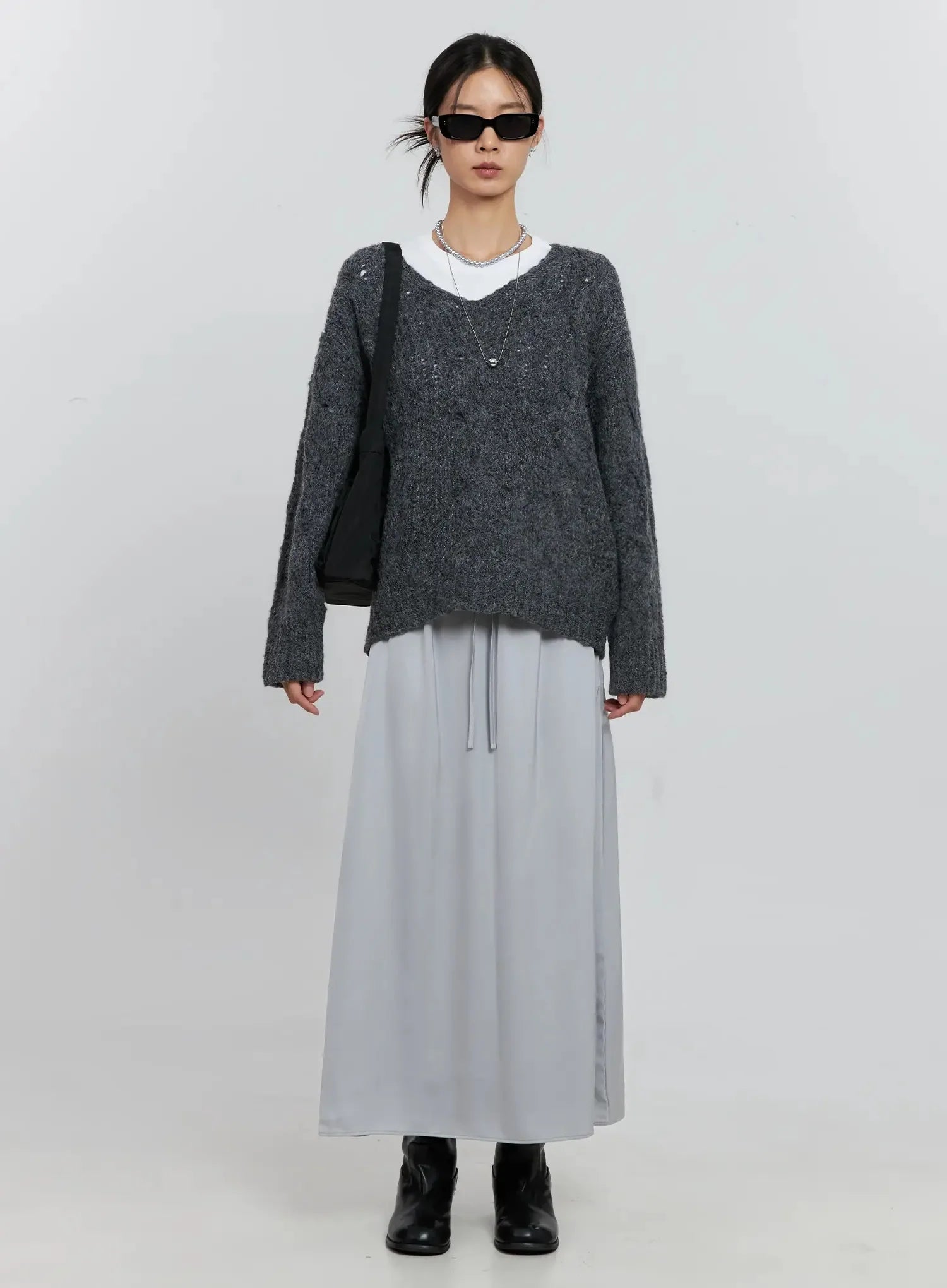 cable-knit-v-neck-sweater-is516 / Dark gray