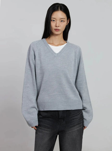 v-neck-oversized-knit-sweater-im520 / Gray