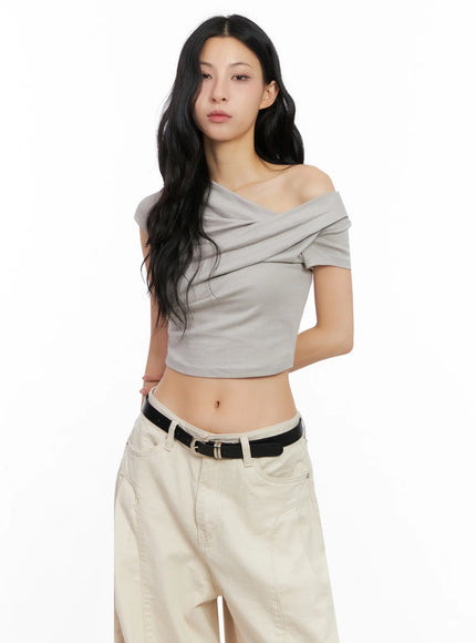 asymmetric-shirred-off-shoulder-crop-tee-ig508 / Gray