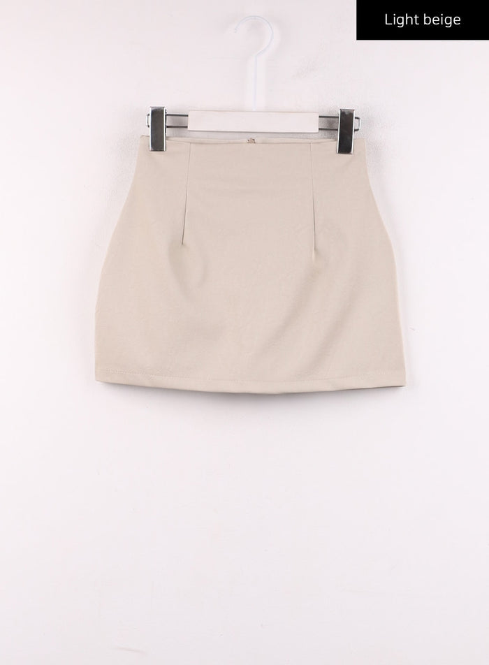 faux-leather-mini-skirt-ij430 / Light beige