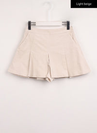 mid-waist-solid-pleated-mini-skirt-ij411 / Light beige