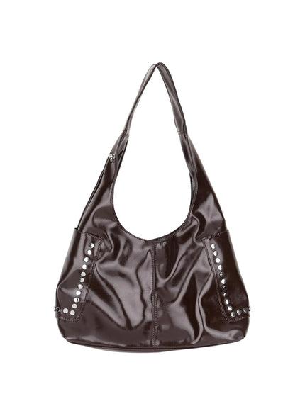 glossy-faux-leather-studded-shoulder-bag-cm520 / Dark brown