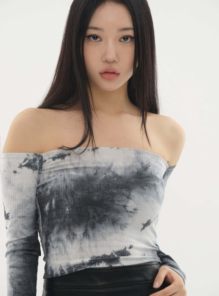 Faux Leather Flared Hem Mini Skirt #Original Kpop #1216142