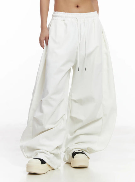 back-pocket-detail-white-pants-cj512
